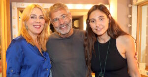 Φωτεινή Αθερίδου: Αντίδραση για τον χωρισμό του πατέρα της με τη Σμαράγδα Καρύδη