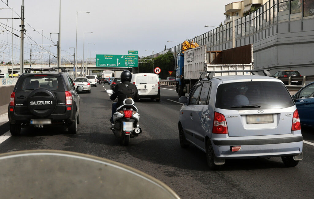 Κίνηση τώρα: Προβλήματα στον Κηφισό και καθυστερήσεις στην Αττική Οδό
