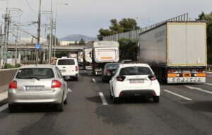 Κίνηση στην Αττική: Ουρές και καθυστερήσεις σε κεντρικούς δρόμους