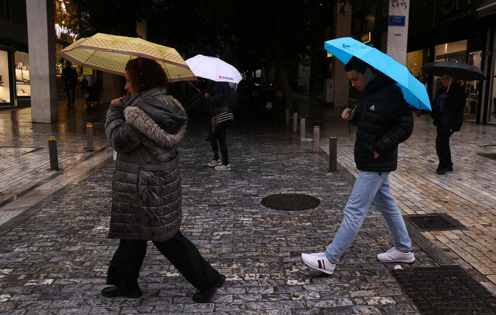 Άστατος καιρός με βροχές και καταιγίδες – Πού θα είναι πιο έντονα τα φαινόμενα