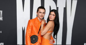 Τιμοτέ Σαλαμέ: Δημόσιο «σ' αγαπώ» στην Κάιλι Τζένερ στα Critics Choice Awards