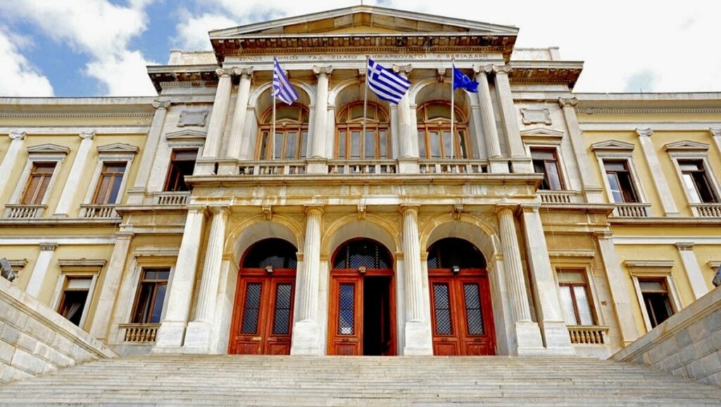 Δήμος Σύρου – Ερμούπολης χωρίς δικηγόρο λόγω προσφυγής