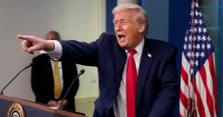 Ο Ντόναλντ Τραμπ χλεύασε τους Ευρωπαίους πριν το Ντάβος