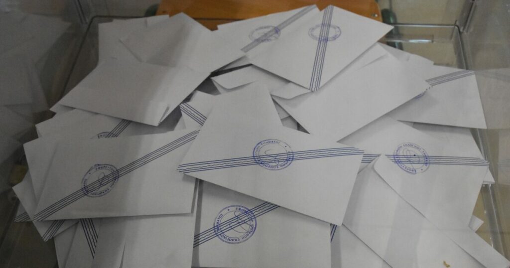 Τρεις έδρες για τον Απόδημο Ελληνισμό και επιστολική ψήφος