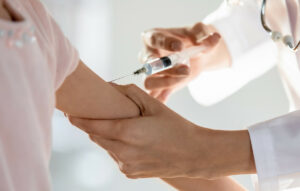 Σε έξαρση η γρίπη: Έκκληση Ψαλτοπούλου για εμβολιασμό