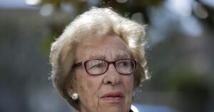 Απεβίωσε η Εύα Σλος, ετεροθαλής αδερφή της Άννας Φρανκ