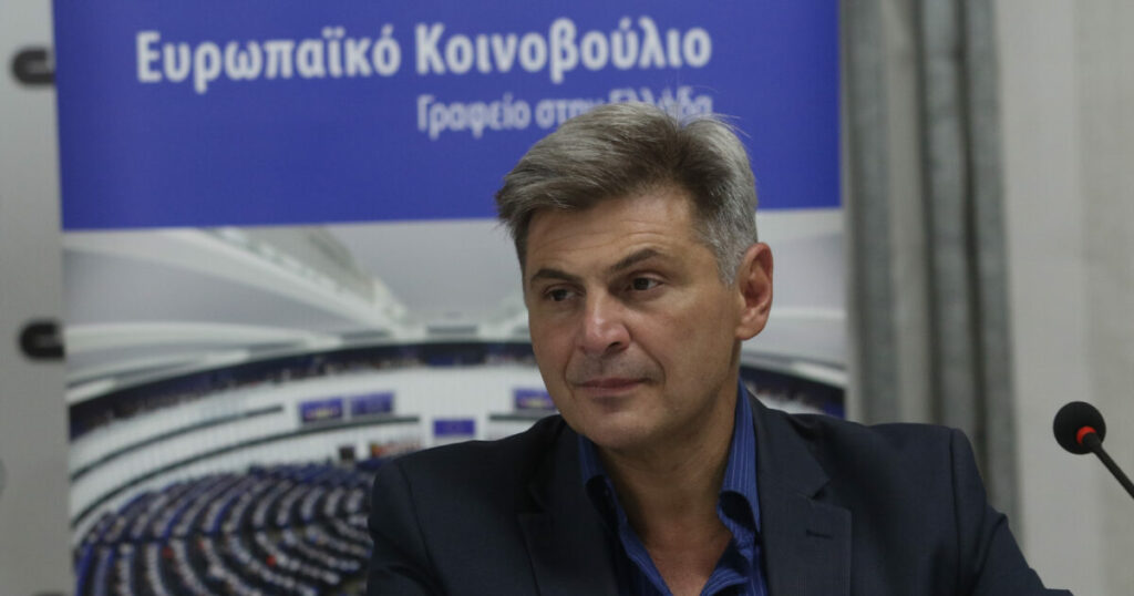 Νικόλας Φαραντούρης: Η διαγραφή από τον ΣΥΡΙΖΑ και η Μαρία Καρυστιανού