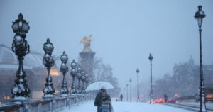 Χιόνια και παγετός παραλύουν τη δυτική Ευρώπη
