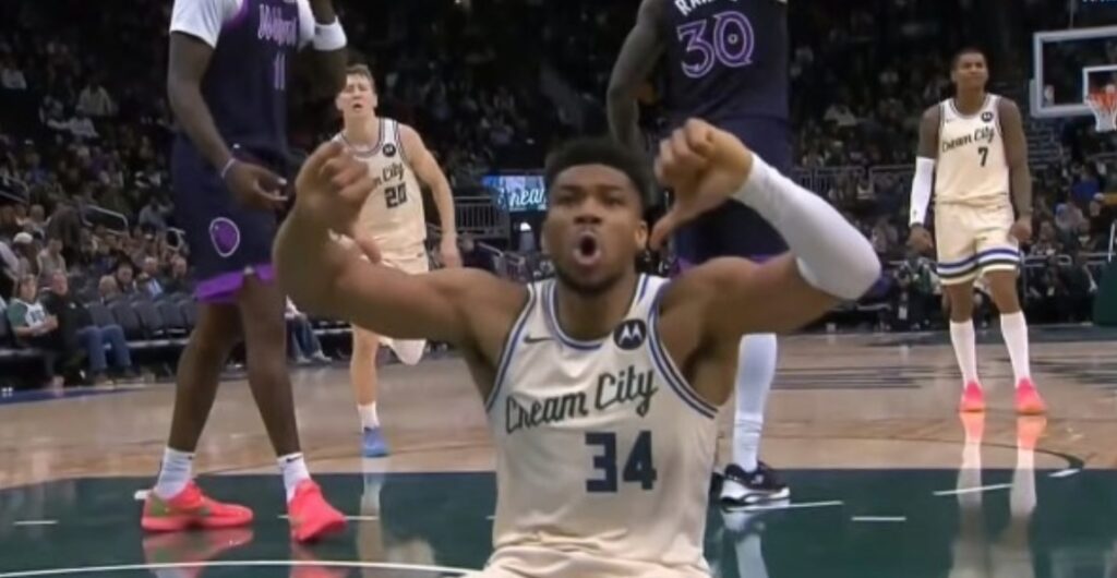 Οργισμένος ο Αντετοκούνμπο από τις αποδοκιμασίες των φιλάθλων