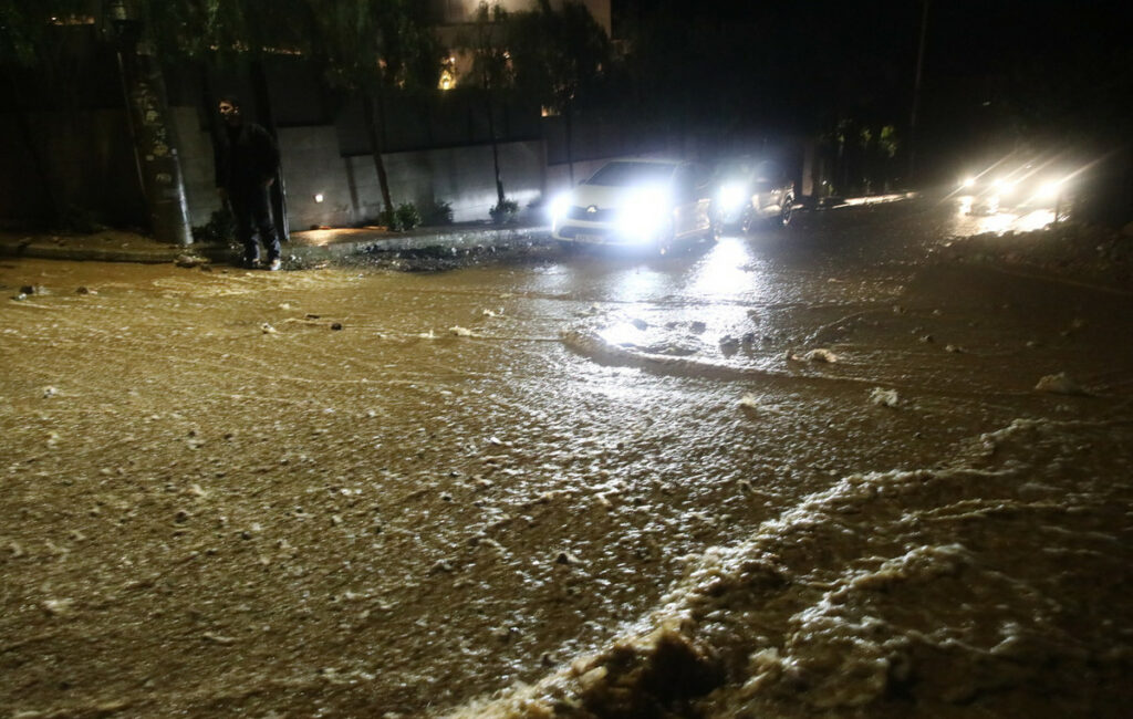 11 απεγκλωβισμοί πολιτών από πλημμυρισμένα σπίτια στην Αττική