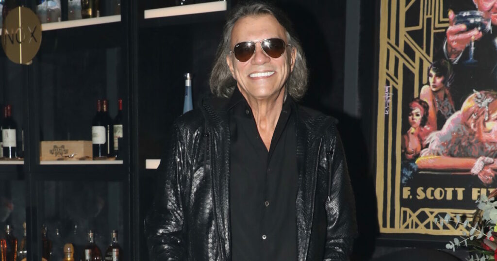 Ηλίας Ψινάκης: Αφήστε τον Γιώργο Μαζωνάκη ήσυχο