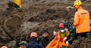 Ινδονησία: 34 νεκροί από κατολισθήσεις, χωριά βυθίστηκαν στη λάσπη