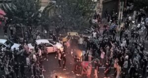 Το Ιράν στις φλόγες της εξέγερσης: Η πιθανότητα πτώσης του καθεστώτος