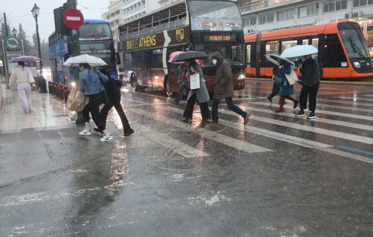 Σε επιφυλακή για την κακοκαιρία Κριστίν: Πού θα πλήξει τις επόμενες ώρες