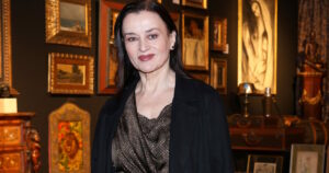 Καρυοφυλλιά Καραμπέτη: Δεν ήθελα να παντρευτώ από μικρή