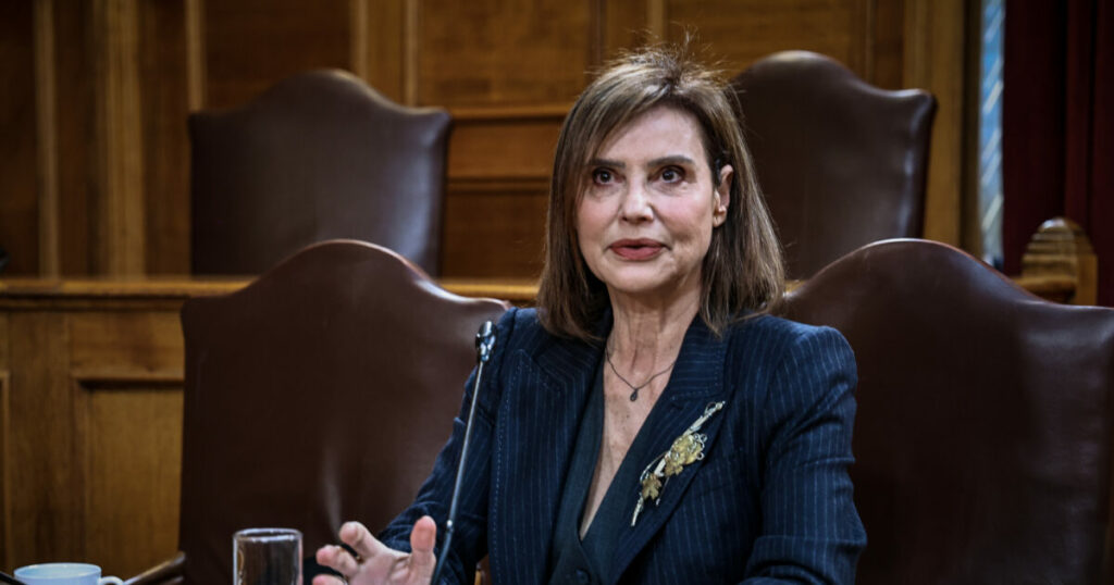 Κατερίνα Μπατζελή: «Σε άλλη χώρα θα είχε παραιτηθεί η κυβέρνηση»