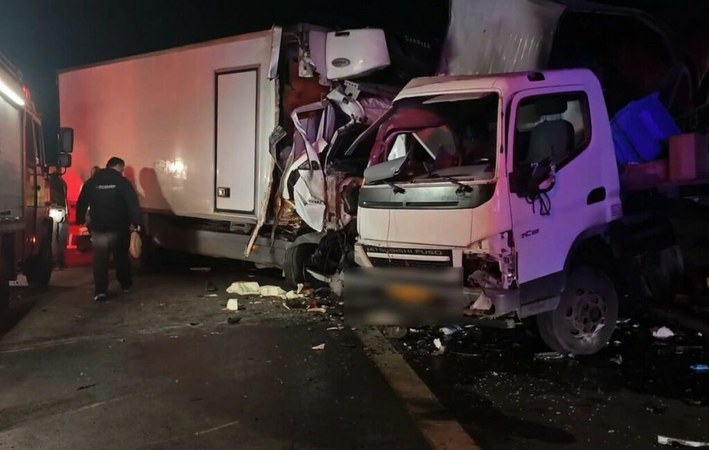 Σφοδρή σύγκρουση φορτηγών στον Κηφισό – Δύο άτομα στο νοσοκομείο