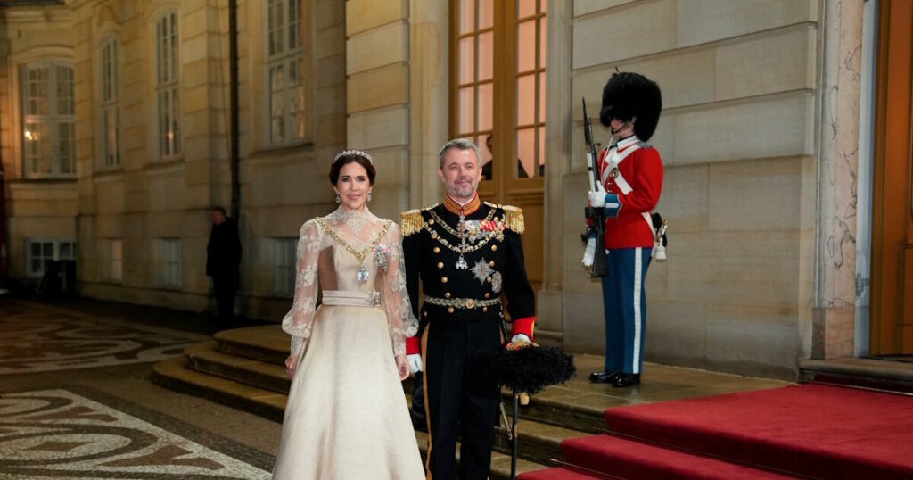 Η βασίλισσα Μαίρη της Δανίας εντυπωσίασε με ιστορική τιάρα στους εορτασμούς