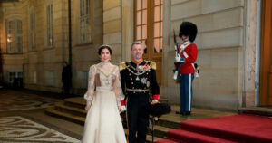 Η βασίλισσα Μαίρη της Δανίας εντυπωσίασε με ιστορική τιάρα στους εορτασμούς