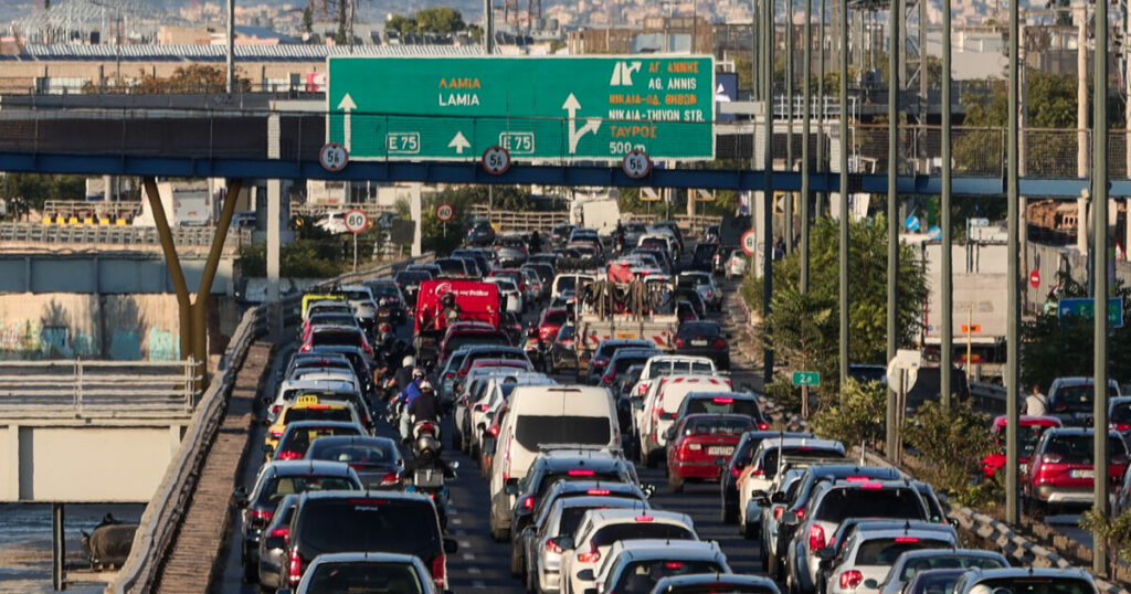 Σύσκεψη στο Μαξίμου για το κυκλοφοριακό: Δ drones και AI στα σχέδια