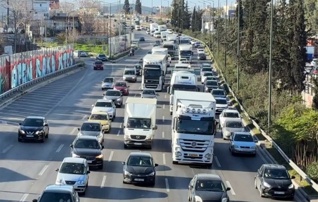 Κίνηση στο «κόκκινο»: Χιλιομέτρων μποτιλιάρισμα στον Κηφισό