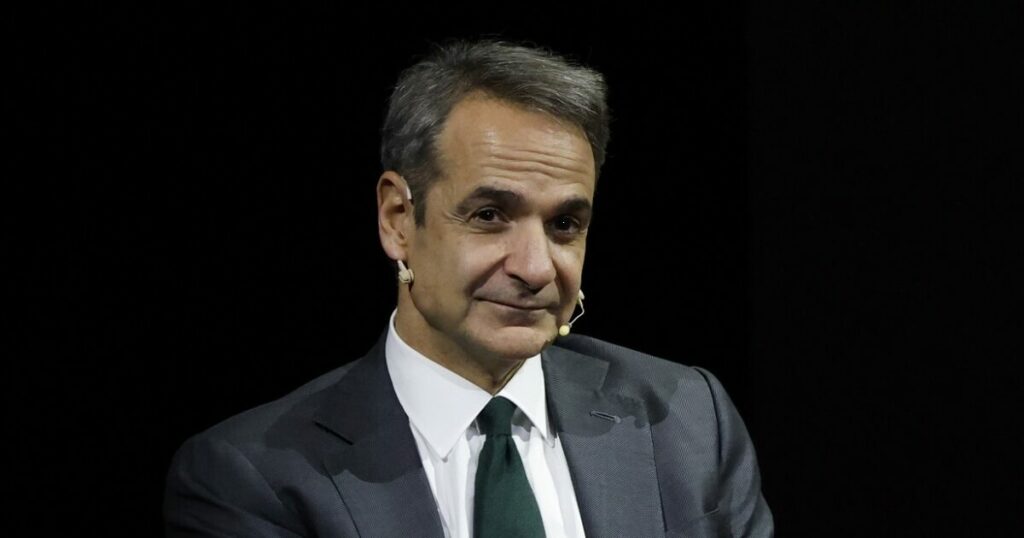 Ο Κυριάκος Μητσοτάκης δεν θα παραστεί στο Νταβός λόγω Τραμπ