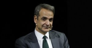 Ο Κυριάκος Μητσοτάκης δεν θα παραστεί στο Νταβός λόγω Τραμπ