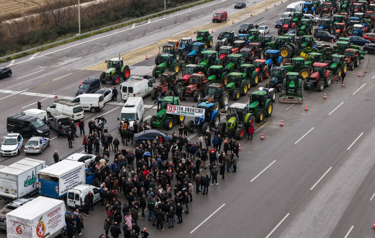 Κλιμακώνονται οι κινητοποιήσεις των αγροτών με 48ωρους αποκλεισμούς