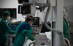 Μάχη για τη ζωή του δίνει 16χρονος από εκπυρσοκρότηση καραμπίνας