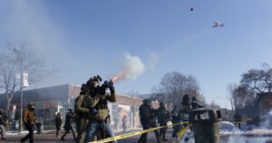 Μινεάπολη: Ο Τραμπ αποσύρει τους πράκτορες της ICE μετά τον θάνατο του Άλεξ Πρέτι