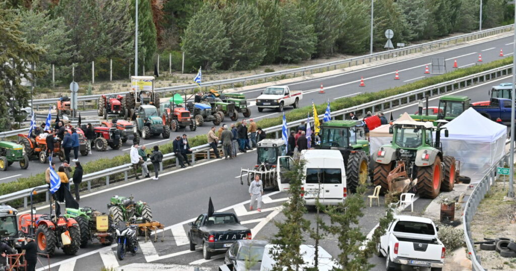 Κυβερνητικό τελεσίγραφο στους αγρότες: Πρόστιμα έως 350 ευρώ για μπλόκα