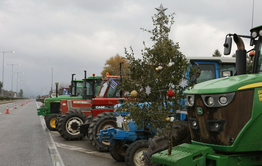 Σημαντικές καθυστερήσεις στην κυκλοφορία από Λαμία προς Αθήνα λόγω αγροτών