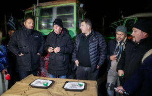 Πρωτοχρονιά με μπλόκα: Αγρότες διαμαρτύρονται και ετοιμάζουν σύσκεψη στα Μάλγαρα