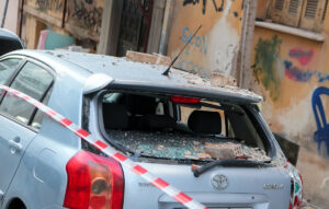 Κατάρρευση μπαλκονιού στον Νέο Κόσμο: Πανικός και υλικές ζημιές