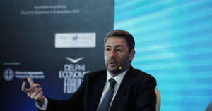 Σφοδρή αντιπαράθεση ΠΑΣΟΚ και κυβέρνησης για την ΔΕΗ και τον Ανδρουλάκη