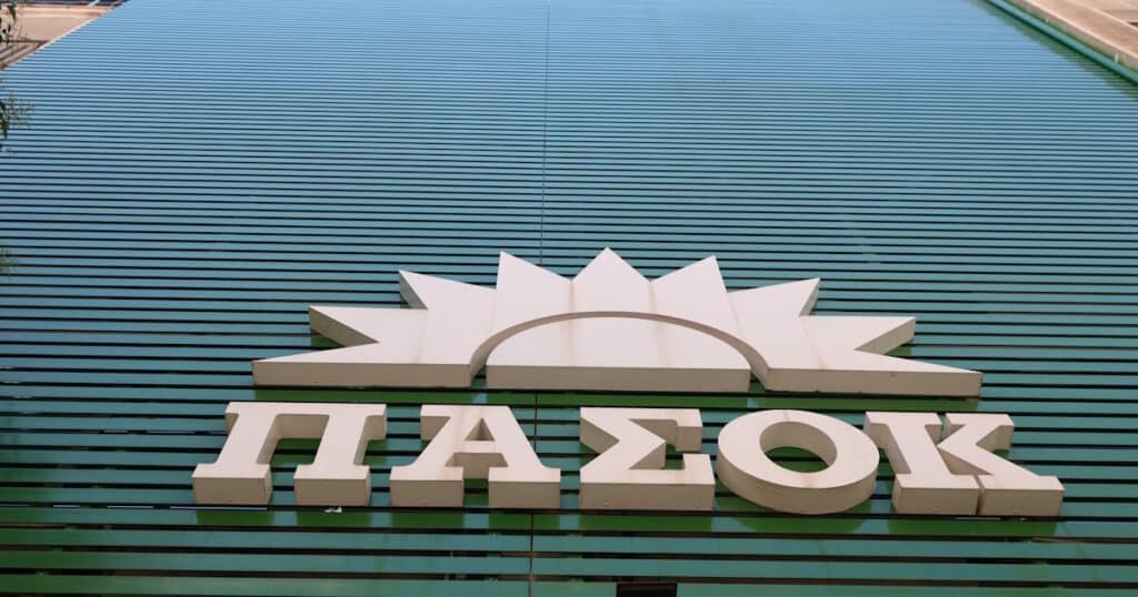 ΠΑΣΟΚ: Εσωτερικές κόντρες και προκλήσεις ενόψει του συνεδρίου