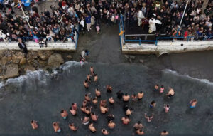 Θεοφάνια στην Πειραϊκή: Μια γιορτή γεμάτη παράδοση και απλότητα