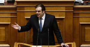 Κυριάκος Πιερρακάκης: Στήριξη των ελληνορθόδοξων κοινοτήτων με 600 θέσεις κληρικών