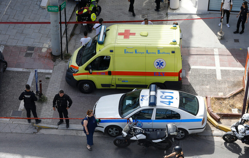 Τραγωδία στην Ελευσίνα: Νεκρό ζευγάρι ηλικιωμένων και τα σκυλιά τους