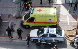 Τραγωδία στην Ελευσίνα: Νεκρό ζευγάρι ηλικιωμένων και τα σκυλιά τους