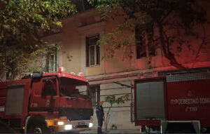 Αναστάτωση στο κέντρο της Αθήνας: Φωτιά σε κτίριο της Προεδρίας