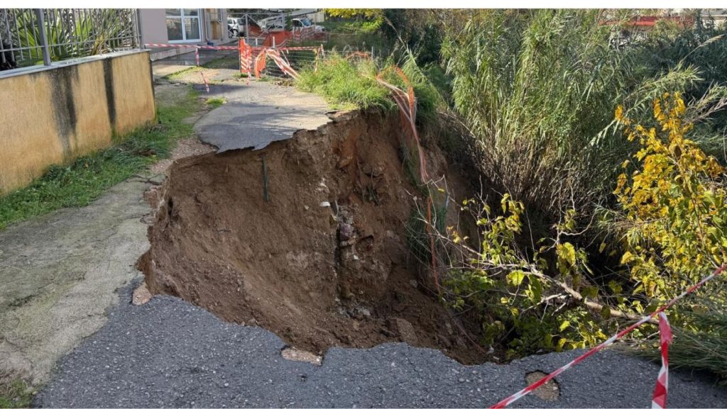 Οι ευθύνες για το ρέμα της Πικροδάφνης - Ο δήμαρχος Αγίου Δημητρίου μιλά