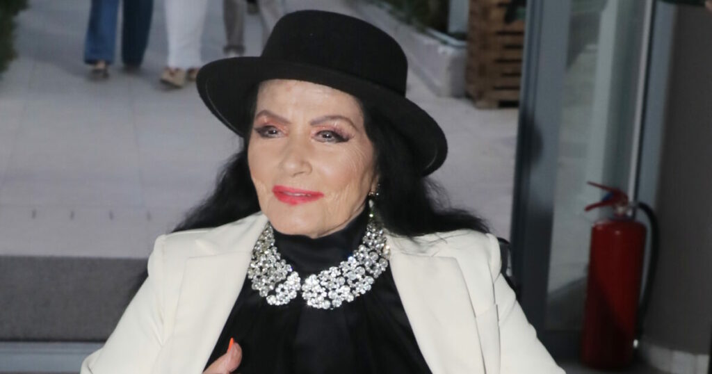 Ζωζώ Σαπουντζάκη: Στο νοσοκομείο με χαμηλό οξυγόνο, σύντομα εξιτήριο