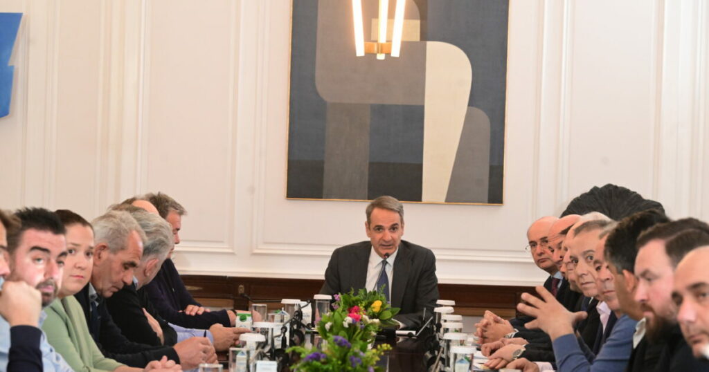 Μητσοτάκης προς αγρότες: Οι παρόντες διαμορφώνουν τις εξελίξεις