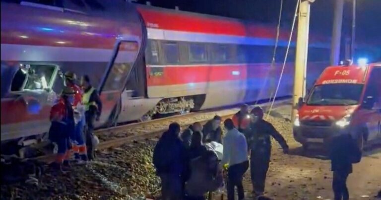 Σιδηροδρομικό δυστύχημα στην Ισπανία: Δύο τρένα υψηλής ταχύτητας εκτροχιάστηκαν