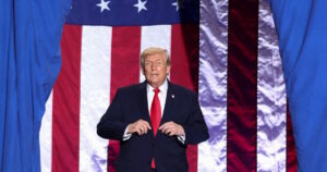 Τραμπ: «Μια τεράστια αρμάδα κατευθύνεται προς το Ιράν»