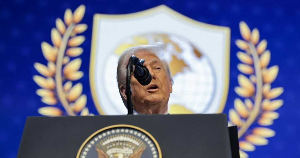 Το νέο λογότυπο του Συμβουλίου Ειρήνης του Τραμπ και οι αντιδράσεις του κόσμου