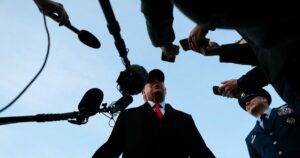 Τραμπ: «Πολύ ισχυρή δράση» αν το Ιράν προχωρήσει σε απαγχονισμούς