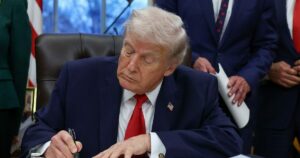 Ανησυχίες για την υγεία του Ντόναλντ Τραμπ: Εγκεφαλικό και άνοια;