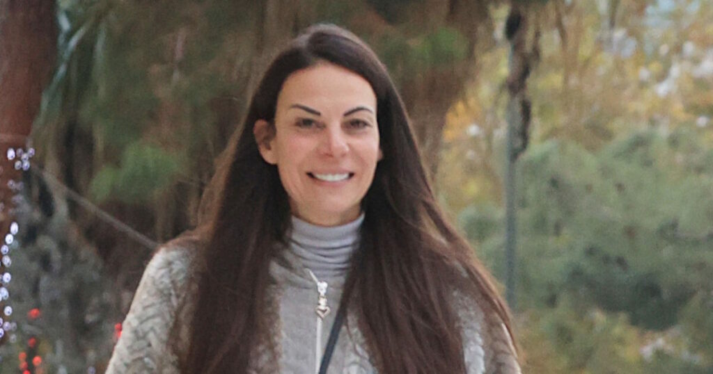 Εύη Βατίδου: Βόλτα στη Γλυφάδα με το σκυλάκι της